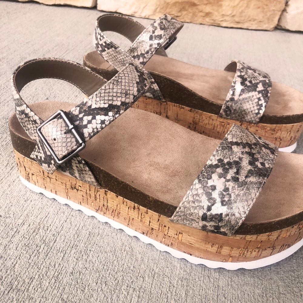 Snakeskin Print Palms Platform Espadrille Sandal By Chinese Laundry - Picture 6 of 11